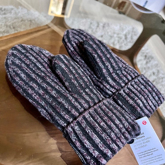 Lululemon Textured Fleece-Lined Knit Mittens - Picture 2 of 11